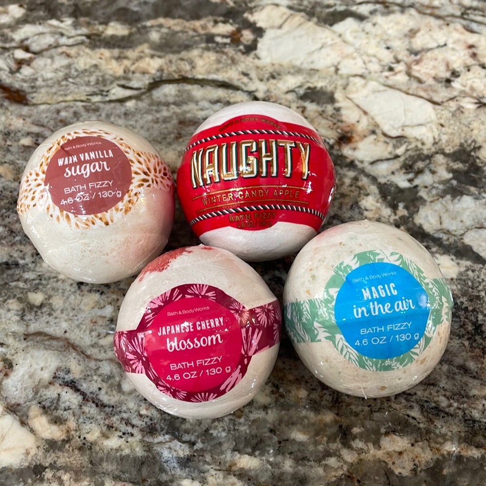 NWT Bath&Body 4 Piece Bath Fizzy Set
